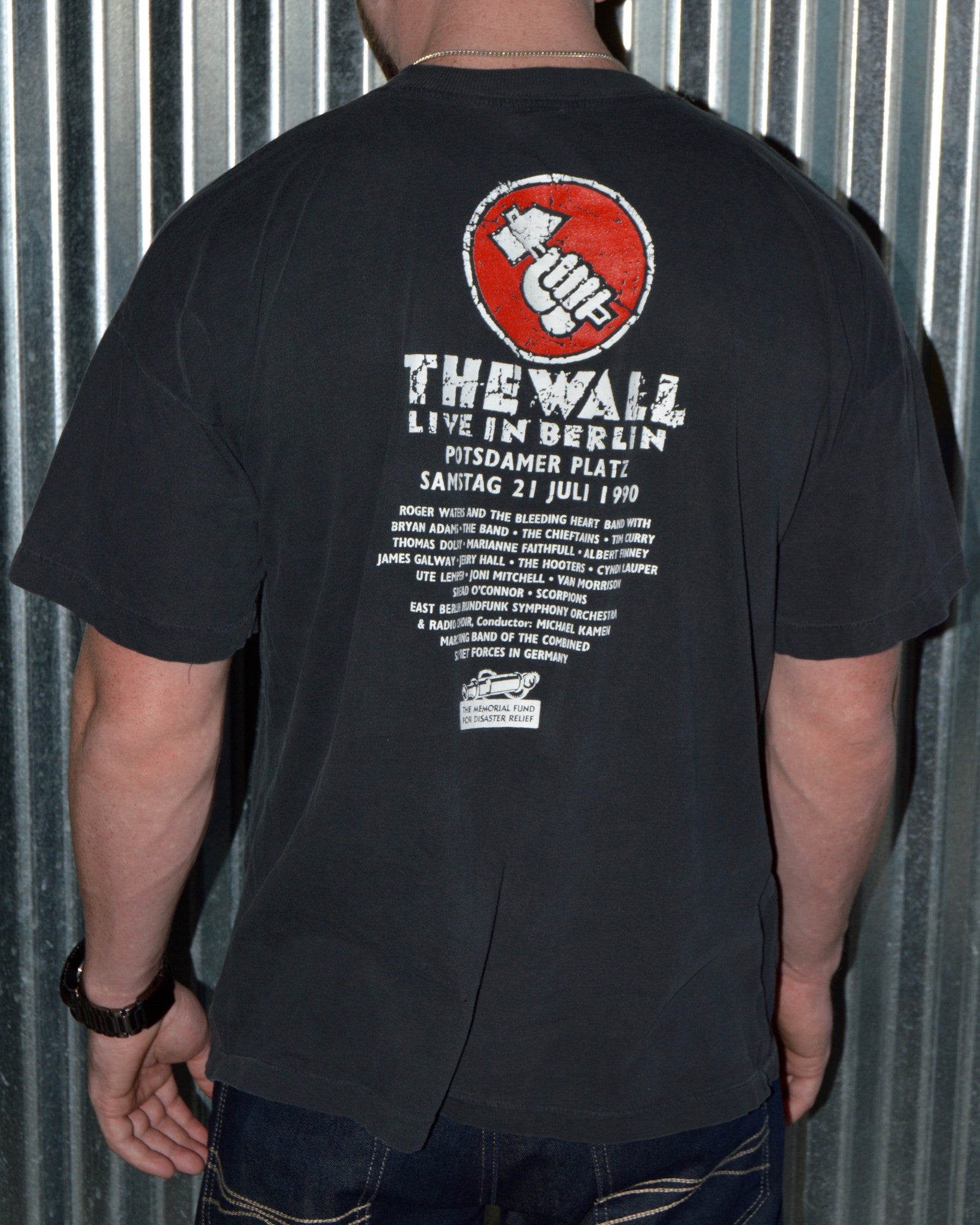 Vintage Pink Floyd The Wall in Berlin T-Shirt sz L –