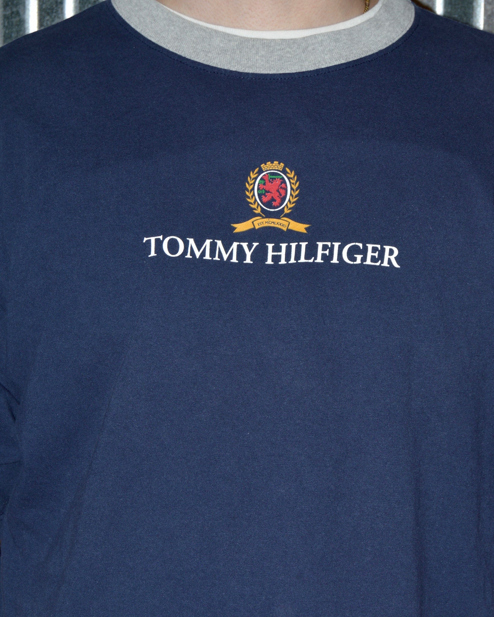 Tommy hilfiger hot sale 90s logo